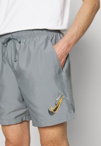 Nike Sportswear M SI WV - Šortai - cool grey
