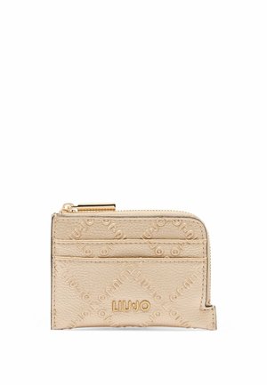 Portafoglio in pelle beige texture con chiusura a zip, motivo del logo impresso, tasche esterne per carte e nome del brand LIU JO in tono oro sul fronte.