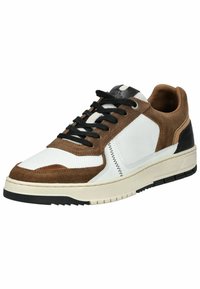 Brune og hvide sneakers med en kombination af læder og ruskind, teksturerede mesh-paneler, sorte snørebånd og en gummisål med multicolore accenter.
