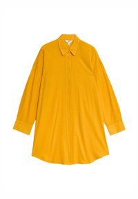 Camicia gialla con bottoni, realizzata in tessuto leggero, dotata di colletto, maniche lunghe e vestibilità comoda. Texture liscia e design semplice.