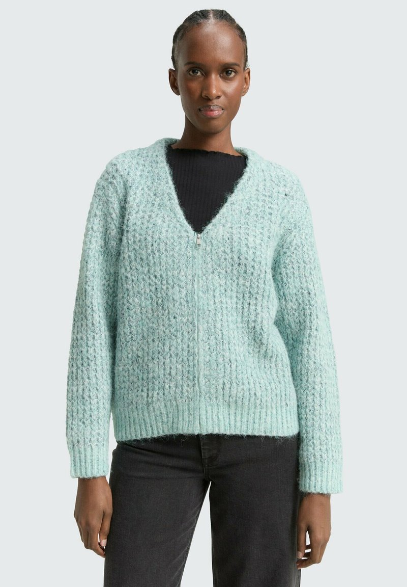 Mintgroene ritscardigan met een gestructureerd breipatroon, lange mouwen en een V-halsontwerp. Voorzien van geribde manchetten en onderrand.