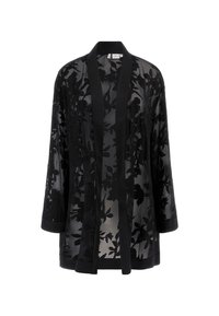 Czarny przezroczysty kimono z kwiatowym wzorem, otwarty przód, długie rękawy i gładkie czarne akcenty przy kołnierzyku i mankietach.