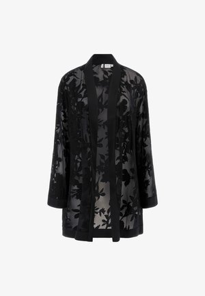 Kimono noir transparent avec motif floral, devant ouvert, manches longues et accents noirs unis le long du col et des poignets.