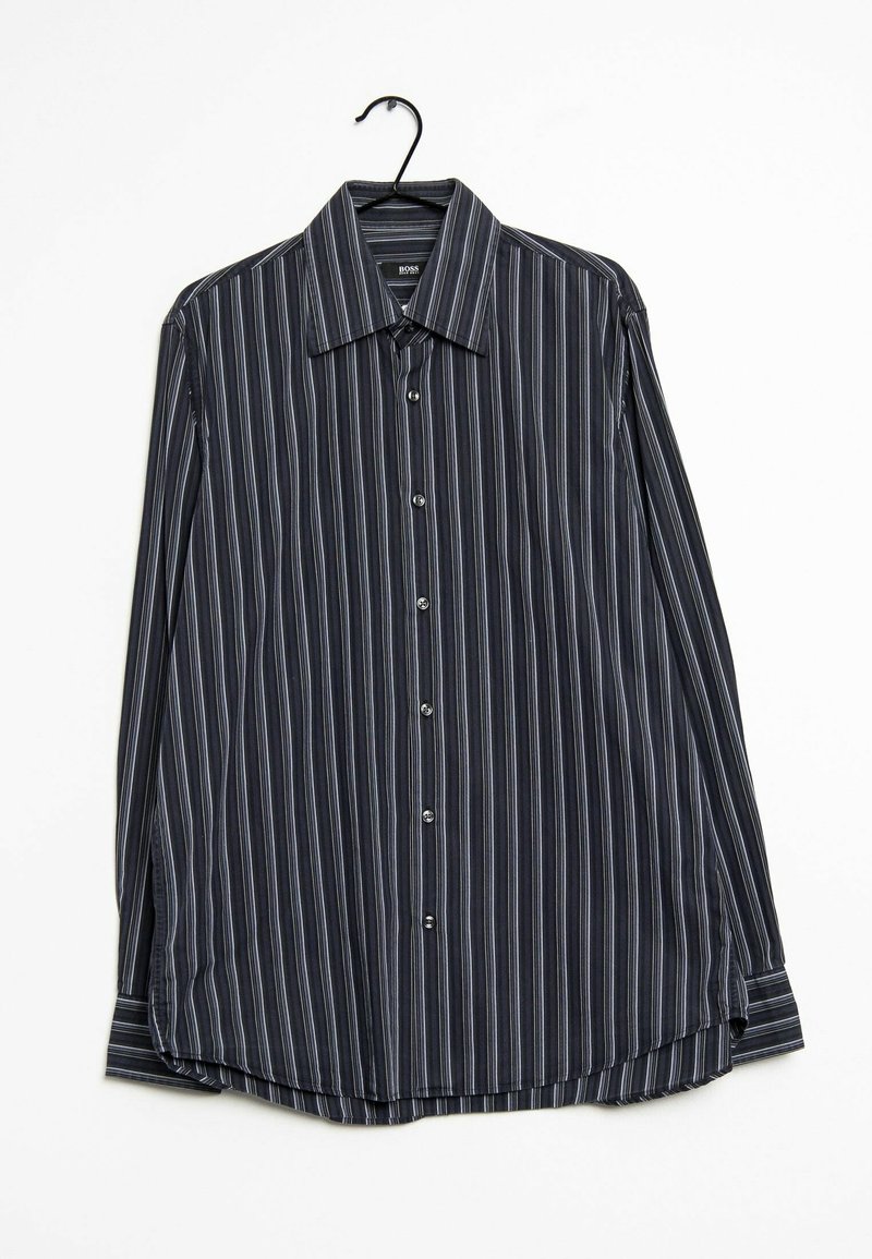 Černé a šedé pruhované dlouhé rukávy s límcem, zapínáním na knoflíky a zakřiveným dolním lemem. Tkanina vypadá hladce s jemnou texturou.