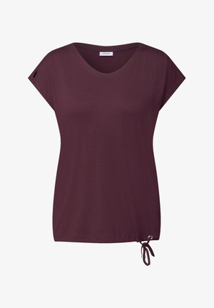 Bordowa koszulka z krótkim rękawem w serek, z detalem w postaci sznurka na dole i małymi wycięciami na ramionach. Gładka faktura.