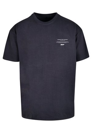 Czarny bawełniany t-shirt z okrągłym dekoltem, krótkimi rękawami i nadrukowanym tekstem na przodzie, charakteryzujący się luźnym krojem i gładką teksturą.