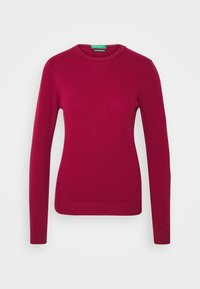 Långärmad tröja i klar magenta, rundad nacke, mjukt tyg, lätt figursydd design, ribbade ärmslut och nederkant. Inga synliga logotyper eller mönster.