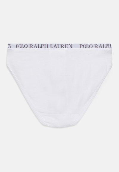 Hvite bomullstruser med en grå midjebånd med "POLO RALPH LAUREN" merke. Designet er enkelt, med en klassisk fasong og uten ekstra mønstre.
