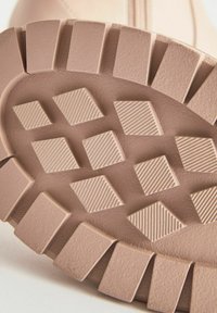 Next CHUNKY CHELSEA SOCK BOOTS - Platform bokacsizmák - nude pink