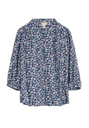 Hedvábná košile s modrým pozadím, zdobená bílými a oranžovými sedmikráskami. Dlouhé rukávy, límečkový design, lehká látka s jemnou texturou.