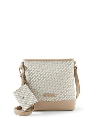 Beige Umhängetasche mit geometrischem Muster und passendem kleinen Geldbeutel, der angebracht ist. Verfügt über verstellbaren Riemen und Markenlogo auf der Vorderseite.