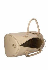 Beige läderhandväska med dubbla topphandtag, gulddetaljer och dragkedjeöppning. Texturerad utsida och slät insida, cylindrisk form.