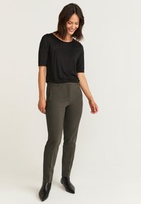 STOCKH LM DESI SLIM FIT - Chinos - black olive