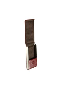 Portafoglio in pelle rossa con una superficie liscia, dotato di un interno marrone e di una tasca esterna per carte, chiuso da un lembi verticale.