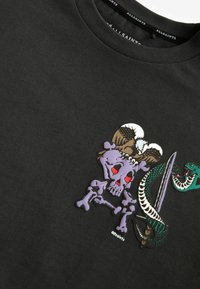 smALLSAINTS REGULAR FIT- GRAPHIC CREW - Potiskana majica - black sabrerattler