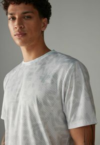 Next ACTIVE TIE DYE - T-shirts print - grey ecru