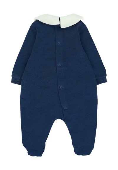 Completino per neonato di colore blu navy con maniche lunghe, bottoni a pressione lungo la parte frontale, polsini a coste e un colletto bianco a forma di Peter Pan.