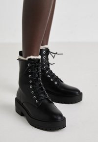 ONLBRANDIE 20 WARM LACE UP  - Šněrovací kotníkové boty - black