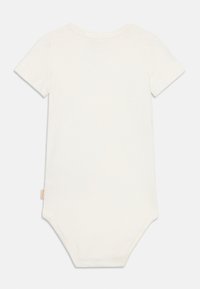 Bodysuit para bebé de manga corta en color blanco liso, con cierres a presión en la parte inferior y una pequeña etiqueta beige en la costura lateral.