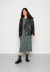 Samsøe Samsøe RAMI DRESS - Vestido de dia - winter ivy