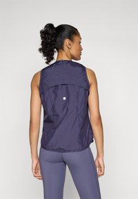 ASICS NAGINO RUN PADDED GILET - Weste - indigo fog