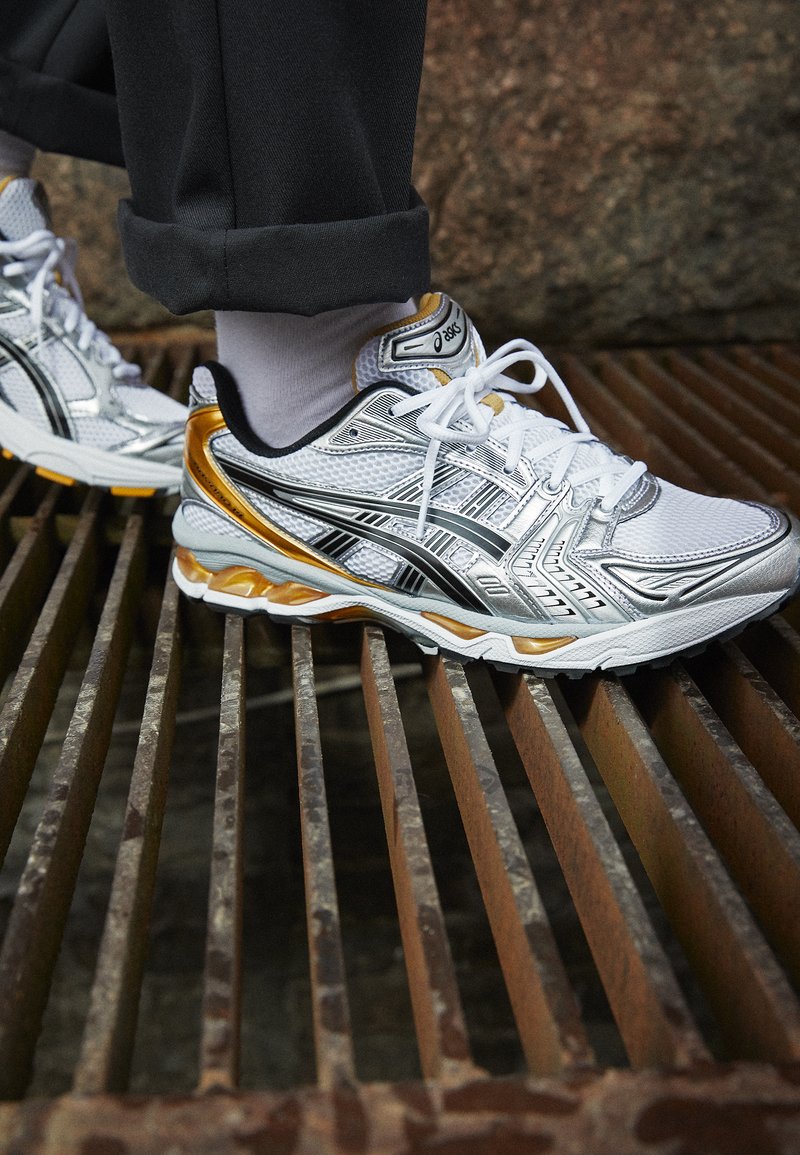 Seis cordura Banquete ASICS SportStyle GEL-KAYANO 14 UNISEX - Zapatillas - white/pure gold/blanco  - Zalando.es