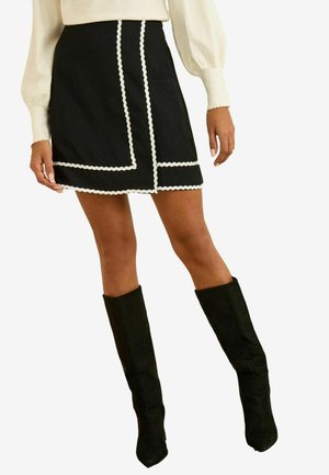 REGULAR FIT - CONTRAST RIC RAC TRIM - A-Linien-Rock - black