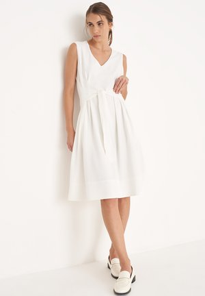 Camomilla Italia Robe de jour - white plain