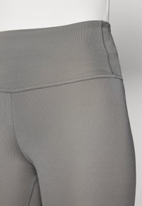 The North Face FLEX 25IN TIGHT - Leggings - smoked pearl