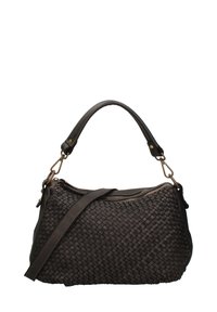 Sac à main en cuir tressé marron avec un corps incurv�é, une courte poignée et une bandoulière réglable. Doté de garnitures en métal doré et d'une fermeture à glissière.