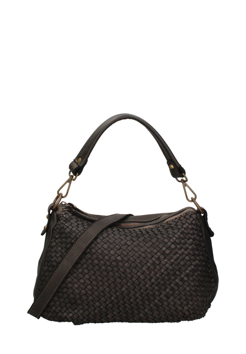 Sac à main en cuir tressé marron avec un corps incurvé, une courte poignée et une bandoulière réglable. Doté de garnitures en métal doré et d'une fermeture à glissière.