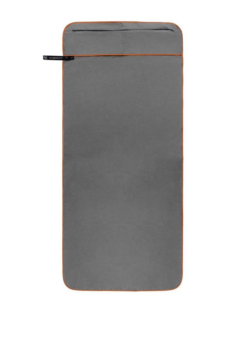 Graue Stoffmatte mit orangefarbenem Rand, ausgestattet mit einer oberen Reißverschlusstasche. Rechteckige Form, glatte Textur, für vielseitige Verwendung konzipiert.