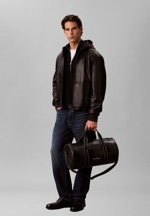 Calvin Klein, BOLD LOGO WEEKENDER - Reisikott - black