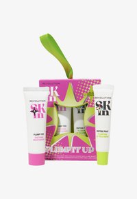 Dwa białe tuby z różowymi i zielonymi akcentami w kolorowym pudełku w gwiazdki, z zieloną rączką. Tekst zawiera nazwy produktów.