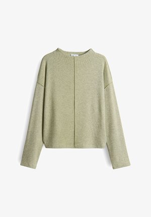 Hellgrüner, langärmeliger Strickpullover mit überschnittenen Schultern und zentraler Nahtdetail, flach auf einem weißen Hintergrund präsentiert.