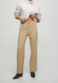 PULL&BEAR Tygbyxor - off-white