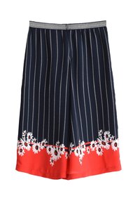 Námornické šortky s bílými vertikálními pruhy, na lemu zdobené květinovým vzorem v červené a bílé barvě. Měkká tkanina s elastickým pasem.