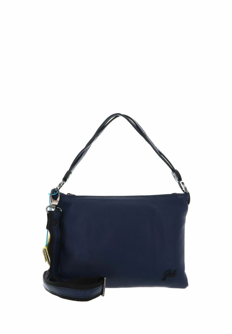 Sac à main en cuir marine avec une finition texturée, doté d'une petite anse et d'une bandoulière réglable. Comprend un détail de logo et des accents en métal.