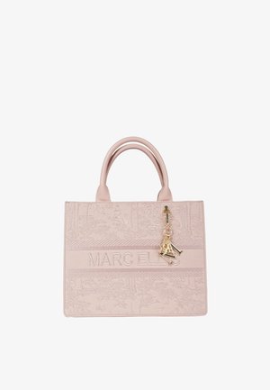 Borsa tote rosa blush con motivi floreali in rilievo, doppio manico, logo "MARC ELLIS" e ciondolo con lettera in tono oro appeso a una maniglia.