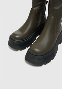 PULL&BEAR Stivali sopra il ginocchio - green
