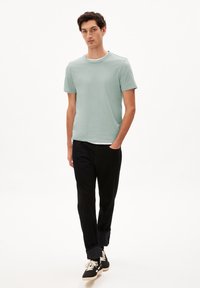 ARMEDANGELS JAAMES - T-Shirt basic - morning dew