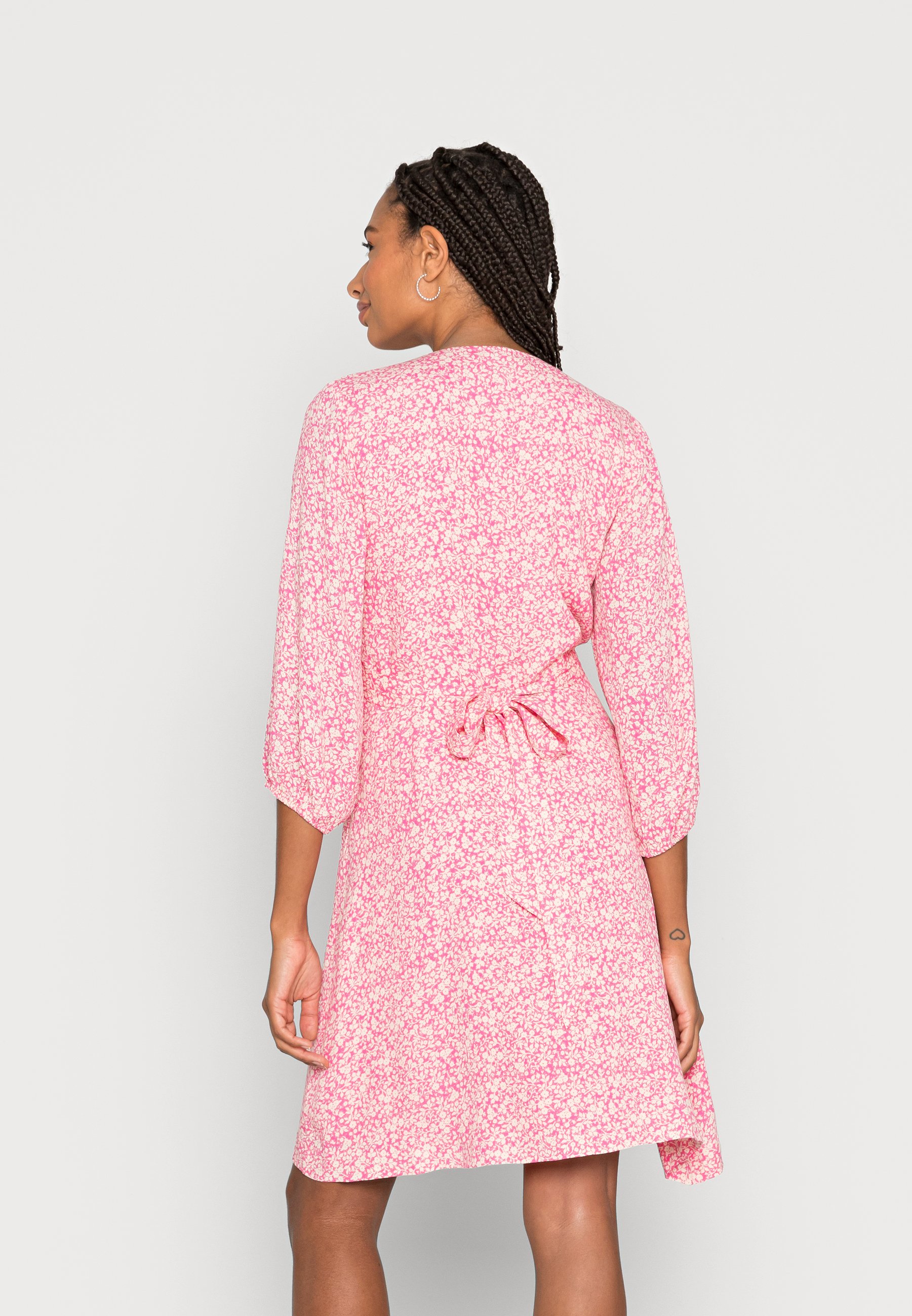 Modström RINNAMD PRINT WRAP DRESS 