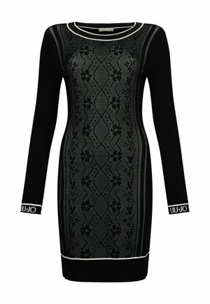 Abito nero a maniche lunghe con un motivo a maglia geometrico, dettagli bianchi sul colletto e sui polsini, e un design aderente. Logo del marchio esposto.
