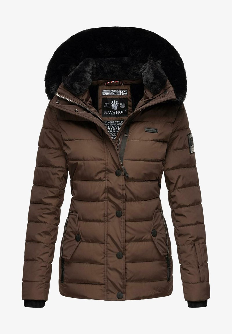Brun pufferjakke med en jakkehætte i kunstpels, lynlås- og knaplukning, to sidelommer og quiltet design. Labeled indvendig.