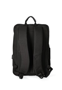 Sac à dos noir avec des bretelles rembourrées, une poignée supérieure et deux poches latérales. Fabriqué en tissu texturé avec des sangles et des boucles réglables.