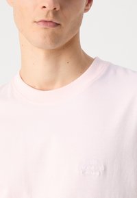 Mads Nørgaard FRODE LOGO TEE - Jednoduché tričko - blushing bride