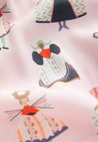 Unselected, pink dolly muse