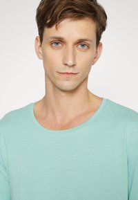 Lee SHAPED TEE - T-shirt básica - mint blue