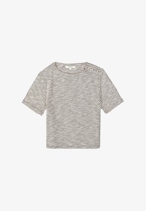 Gestreiftes Kurzarm-T-Shirt in Creme und Dunkelbraun, mit rundem Ausschnitt und dekorativen Knopf-Akzenten an der Schulter.