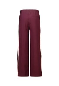 Bordeauxwijdlegbroek van zacht stof, met een elastische tailleband en zijstripes in roomkleur, voorzien van een achterzak.